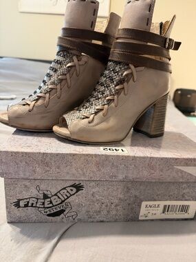 Freebird by Steven - Eagle in Grey/Multi sz 7